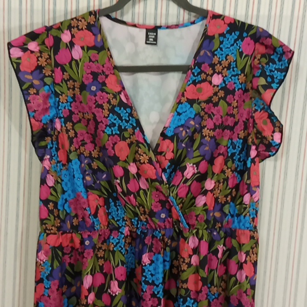 SHEIN  Multi Color Floral Maxi Dress  OXL - Picture 2 of 7